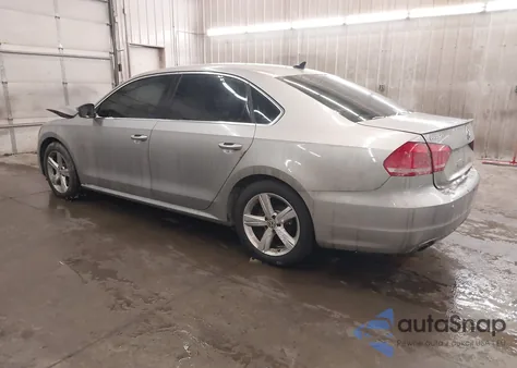 2014 Volkswagen Passat 2.5L Se из США, поврежденный, VIN 1VWBP7A32EC008397